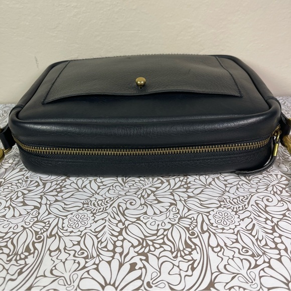 Madewell The Transport Camera Bag - Picture 6 of 13
